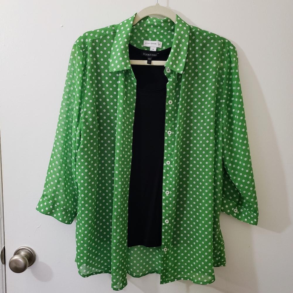 Green shirt with small white polka dots and black tank top size M